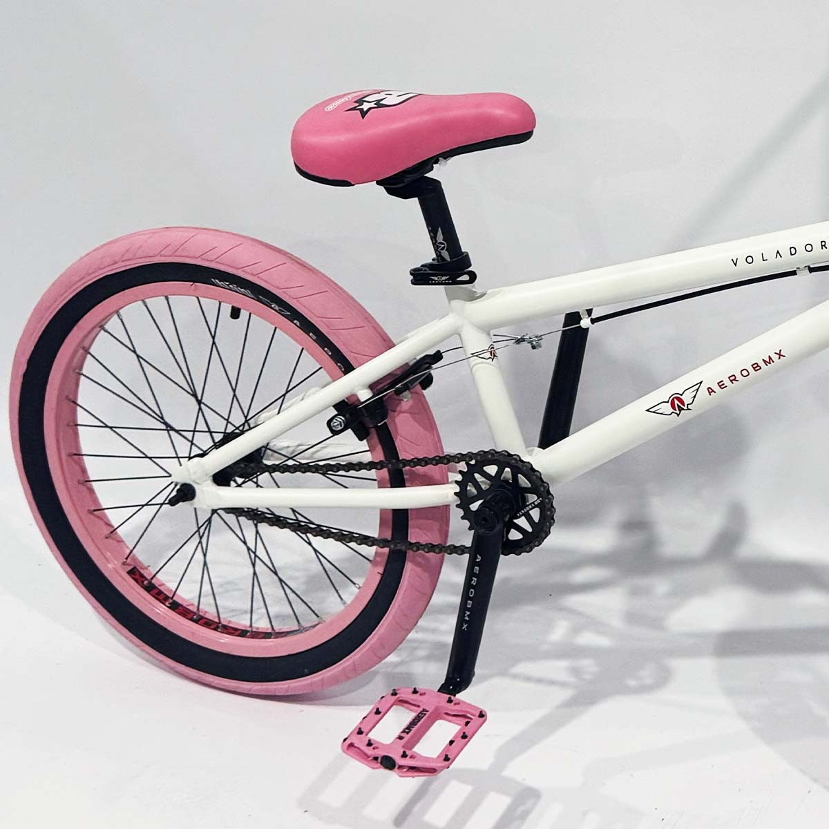Bicicleta BMX Aerobmx Volador Centro Americano Profesional maza 14mm Rodado 20 blanco-rosa