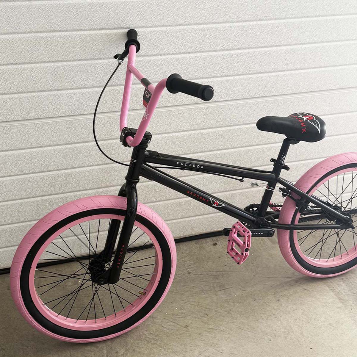 Bicicleta BMX Aerobmx Volador Centro Profesional Maza 14mm Rodado 20 negro-rosa