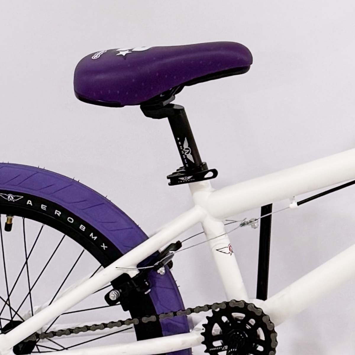Bicicleta BMX Aerobmx Volador Centro Americano con cranks Rodado 20 color blanco-morado