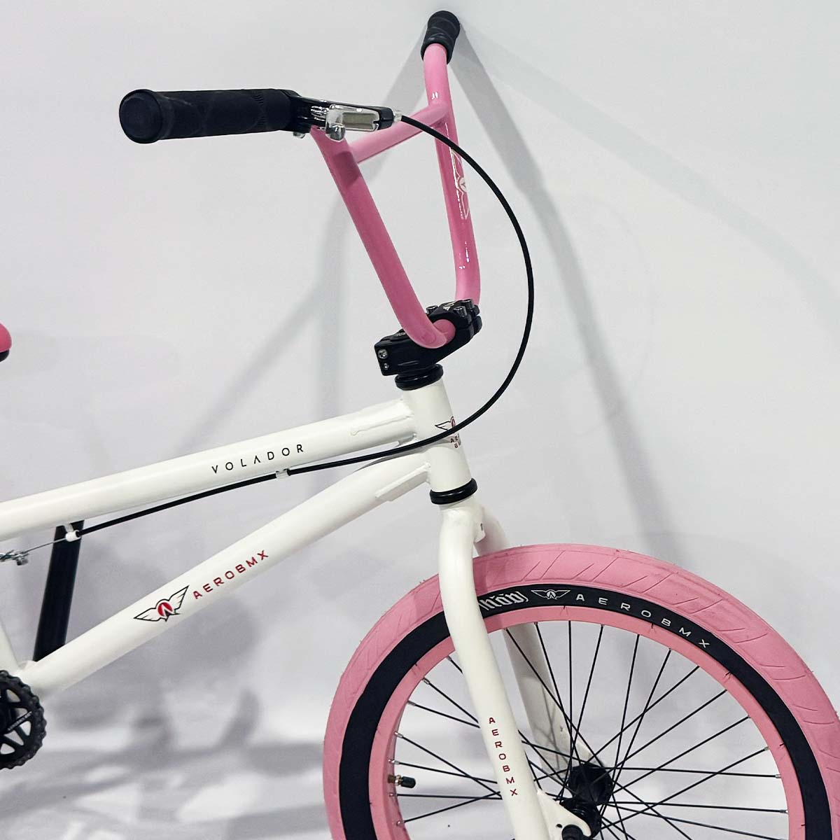 Bicicleta BMX Aerobmx Volador Centro Americano Profesional maza 14mm Rodado 20 blanco-rosa